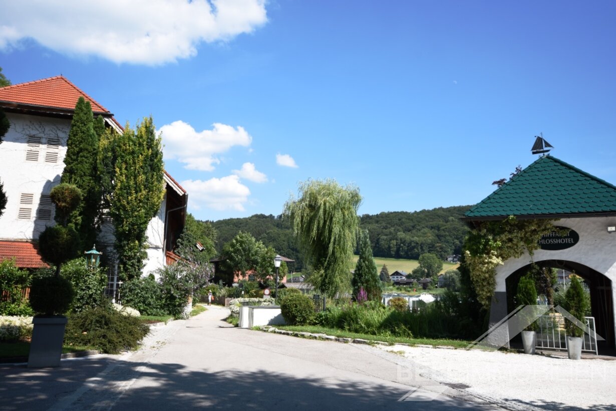 Hochwertig gebautes Wohnhaus mit Wintergarten