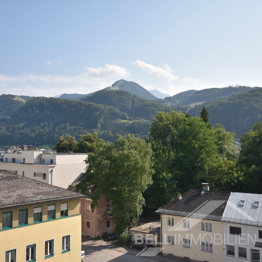 HALLEIN / Entzückende Stadtwohnung mit schöner Aussicht