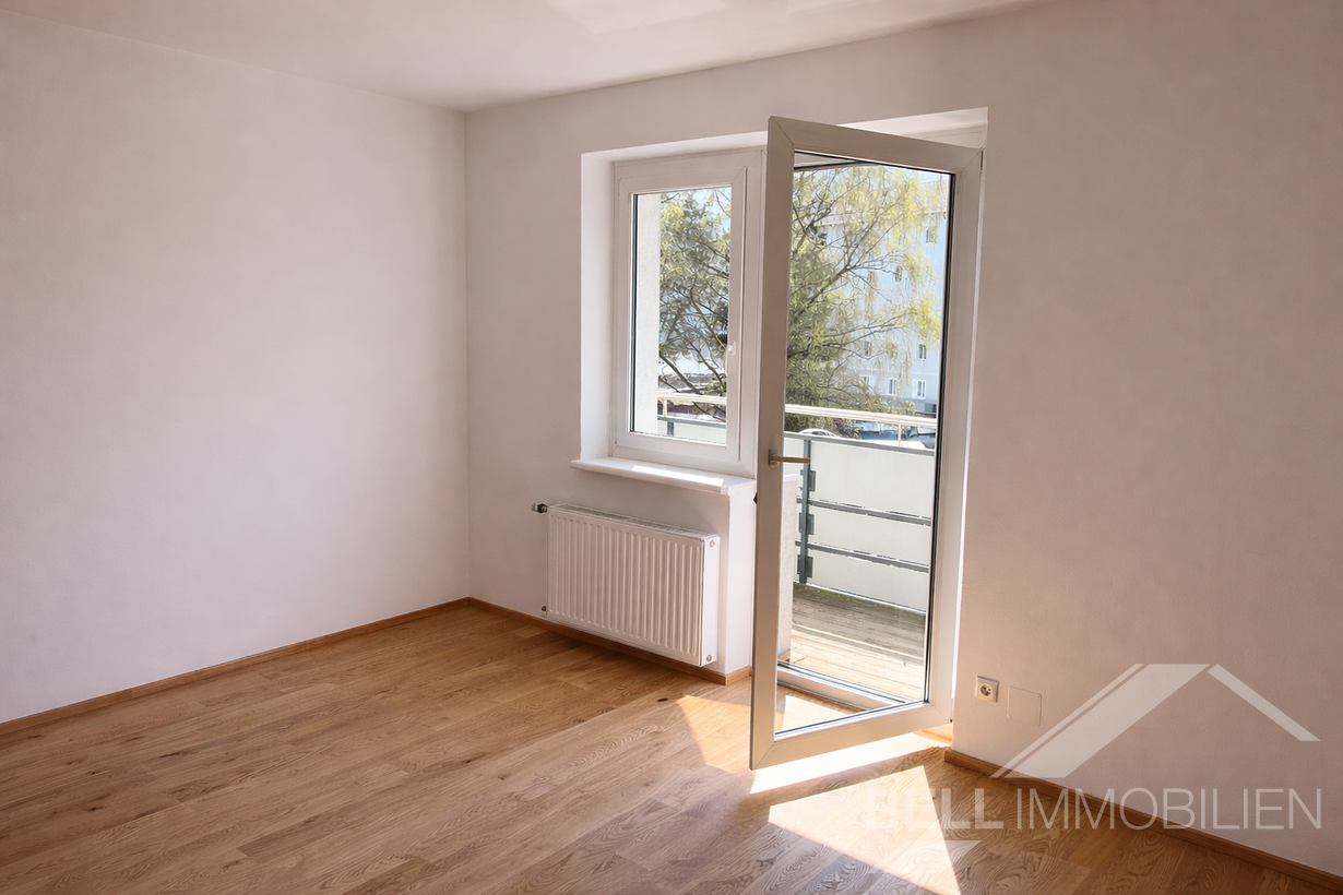 Wohnzimmer mit Ausgang auf den Balkon