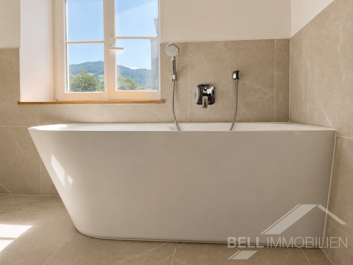 Modernes, neues Badezimmer im EG