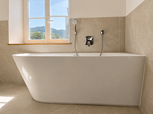 Modernes, neues Badezimmer im EG
