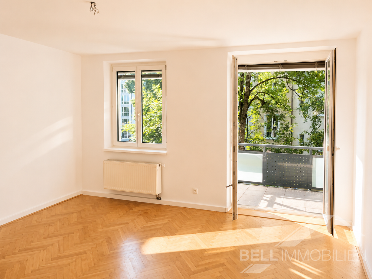 Wohnzimmer mit Ausgang auf Balkon