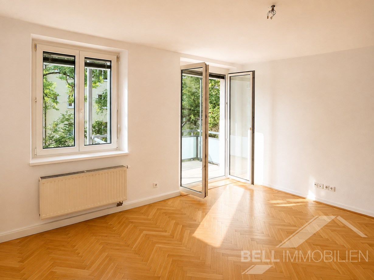 Wohnzimmer mit Ausgang auf Balkon
