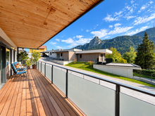 Terrasse mit Ausblick auf die Berge